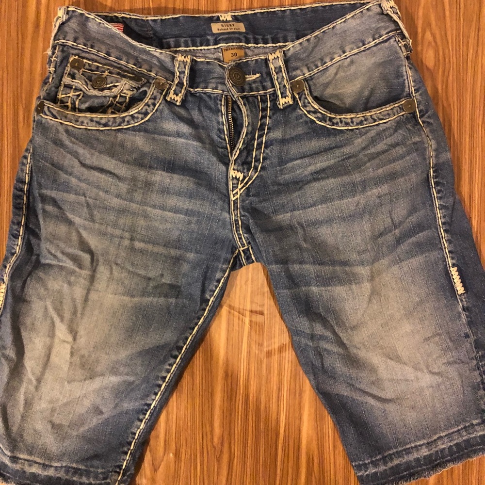 Men’s True Religion Cut off shorts